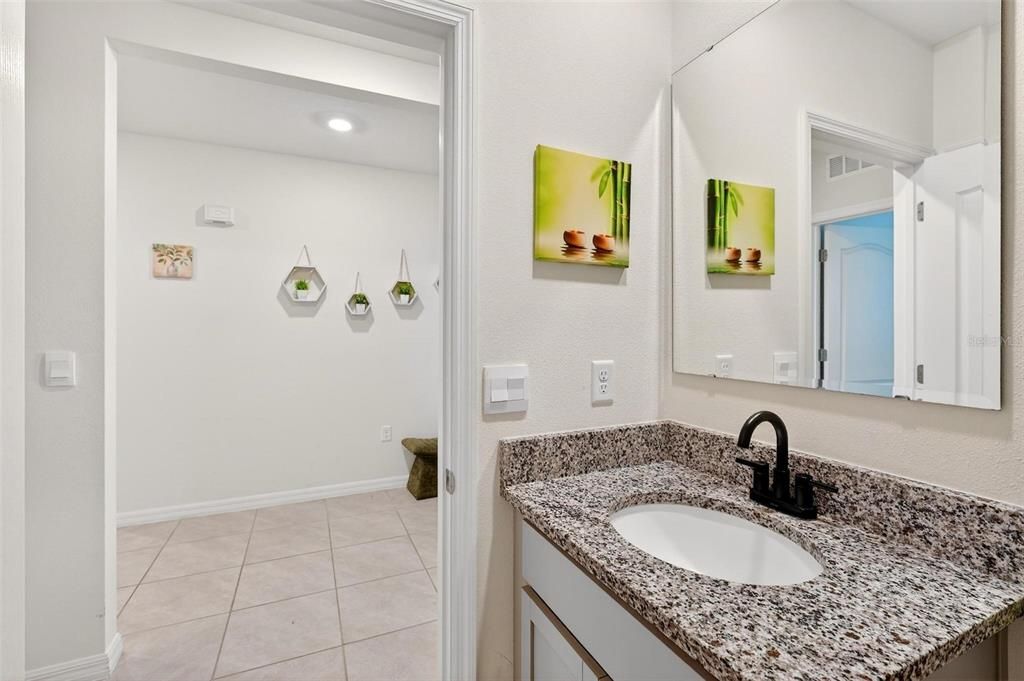 Activo con contrato: $300,000 (3 camas, 2 baños, 1706 Pies cuadrados)