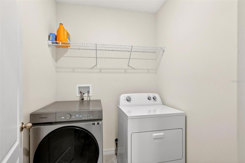 Activo con contrato: $300,000 (3 camas, 2 baños, 1706 Pies cuadrados)