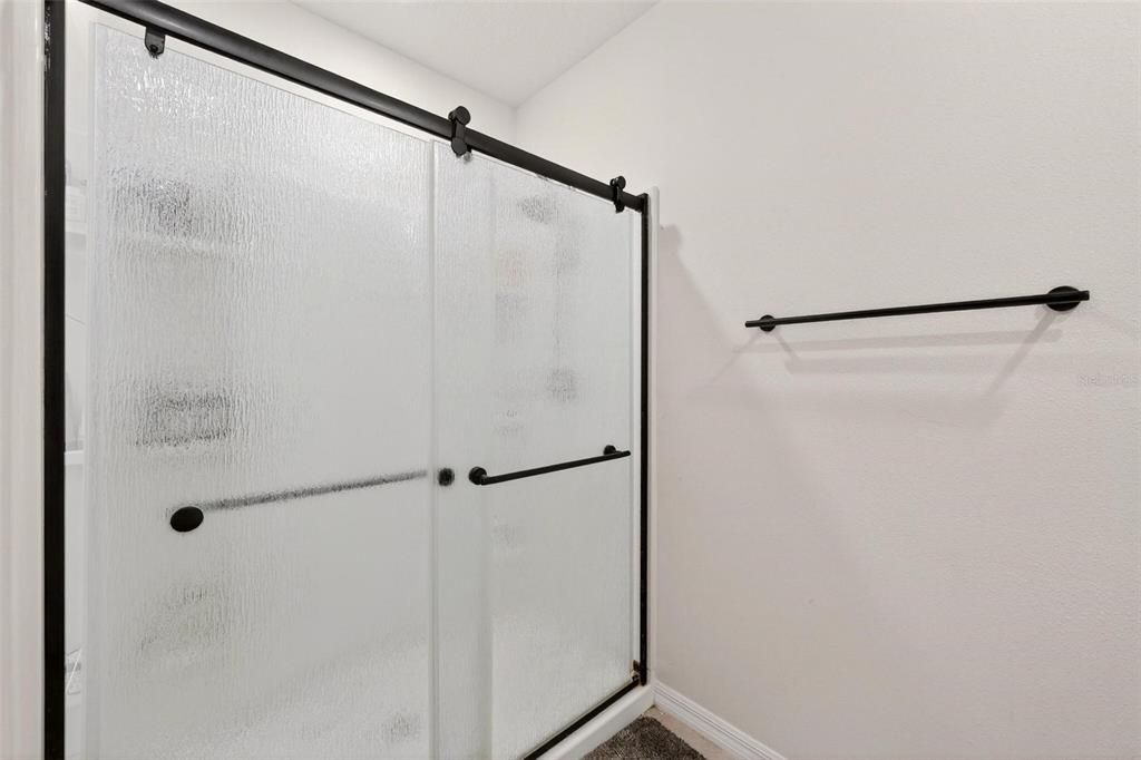 Activo con contrato: $300,000 (3 camas, 2 baños, 1706 Pies cuadrados)
