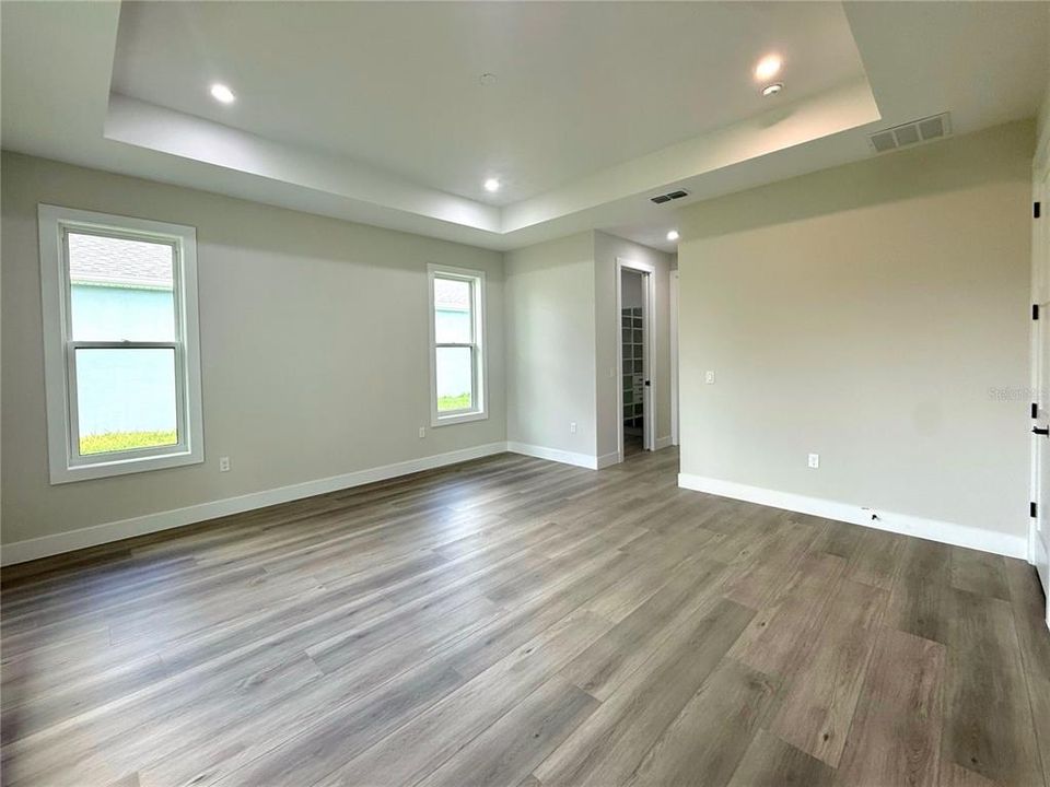 Active With Contract: $492,000 (3 beds, 2 baths, 1762 Square Feet)