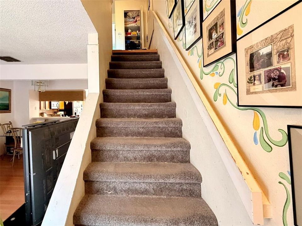 合同活跃: $264,900 (3 贝兹, 3 浴室, 1536 平方英尺)