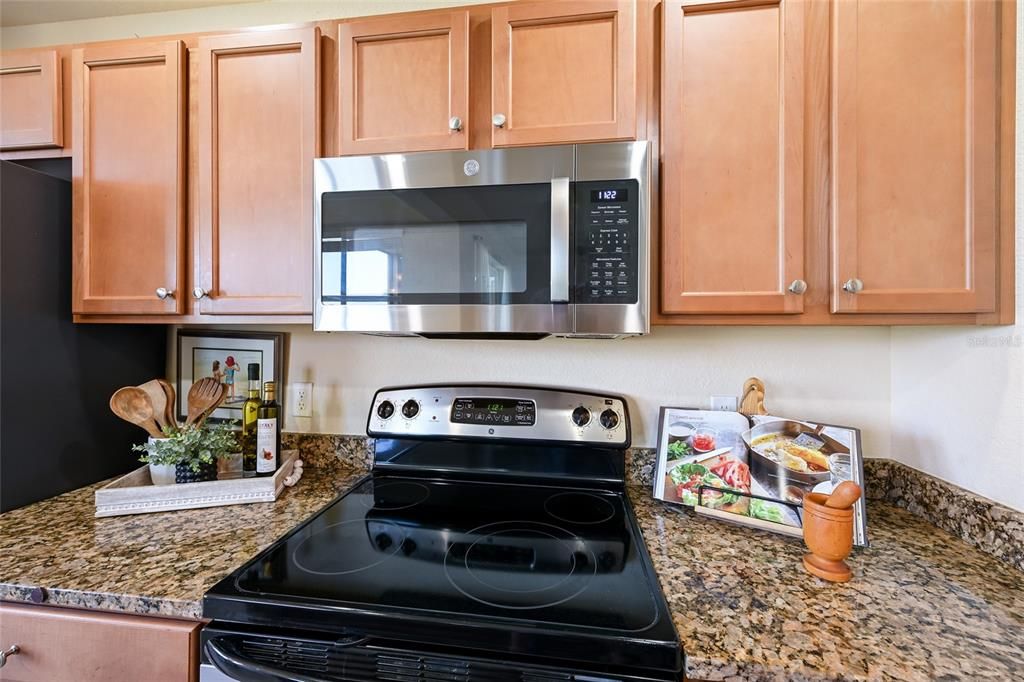 На продажу: $239,950 (2 спален, 2 ванн, 1156 Квадратных фут)