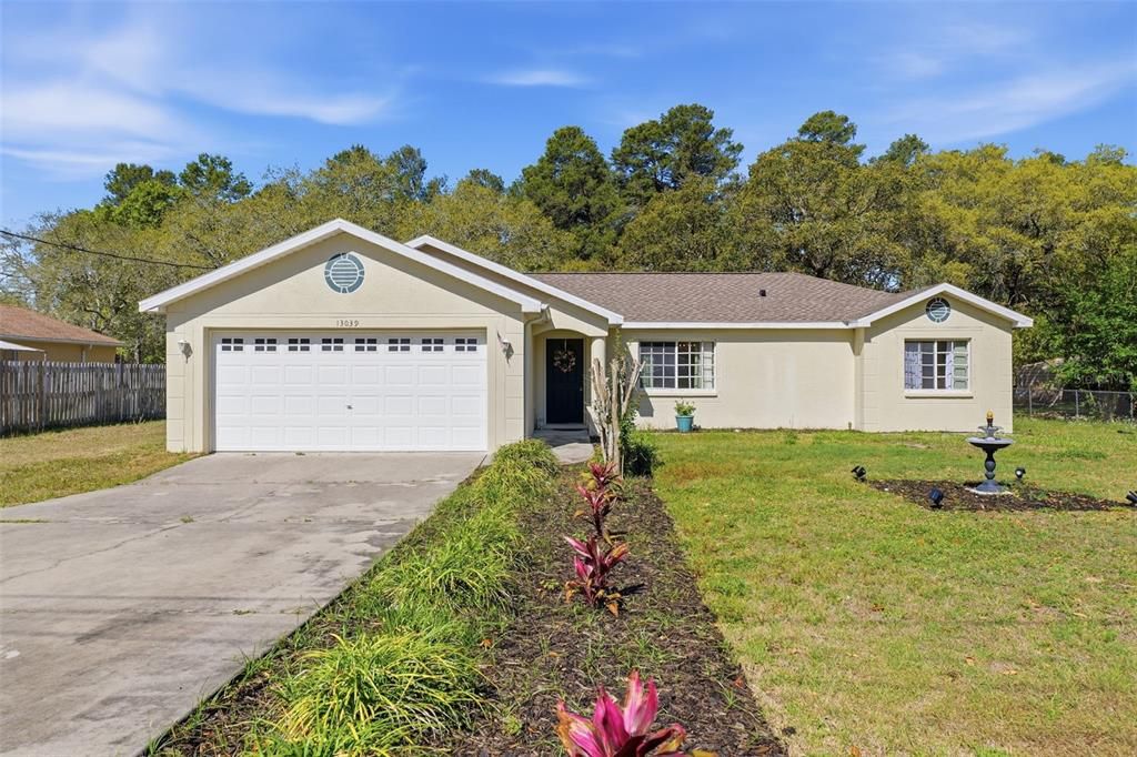 For Sale: $289,900 (3 beds, 2 baths, 1266 Square Feet)