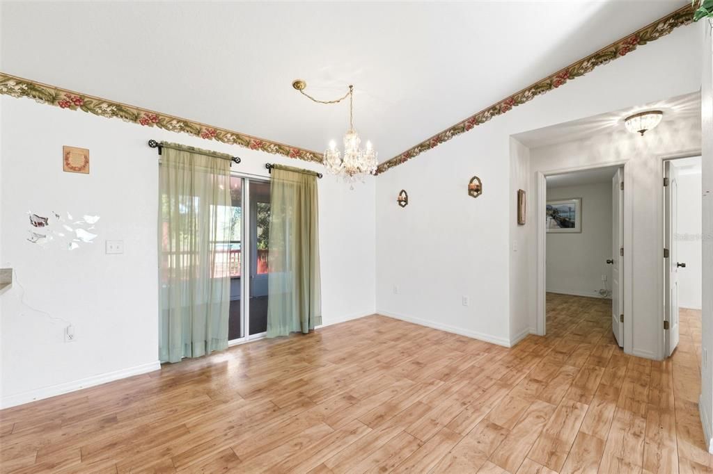 For Sale: $289,900 (3 beds, 2 baths, 1266 Square Feet)