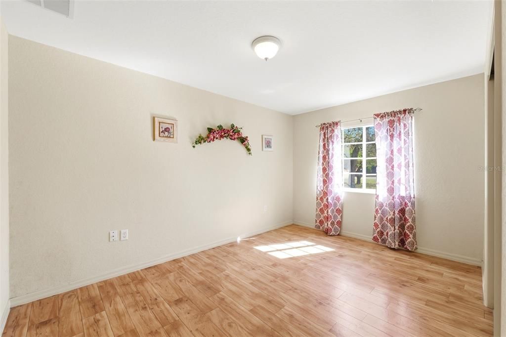 For Sale: $289,900 (3 beds, 2 baths, 1266 Square Feet)
