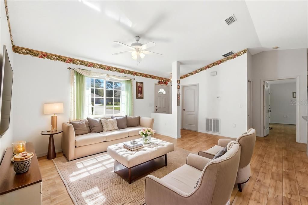 For Sale: $289,900 (3 beds, 2 baths, 1266 Square Feet)