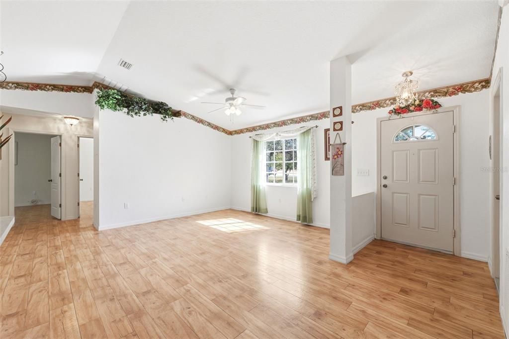 For Sale: $289,900 (3 beds, 2 baths, 1266 Square Feet)