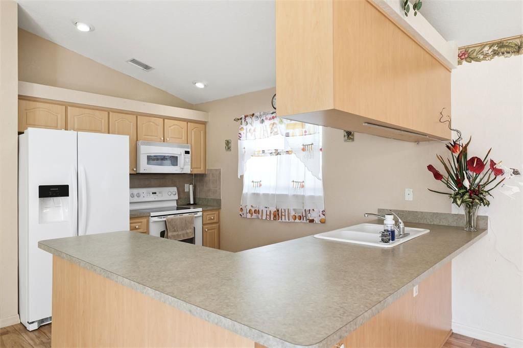 For Sale: $289,900 (3 beds, 2 baths, 1266 Square Feet)