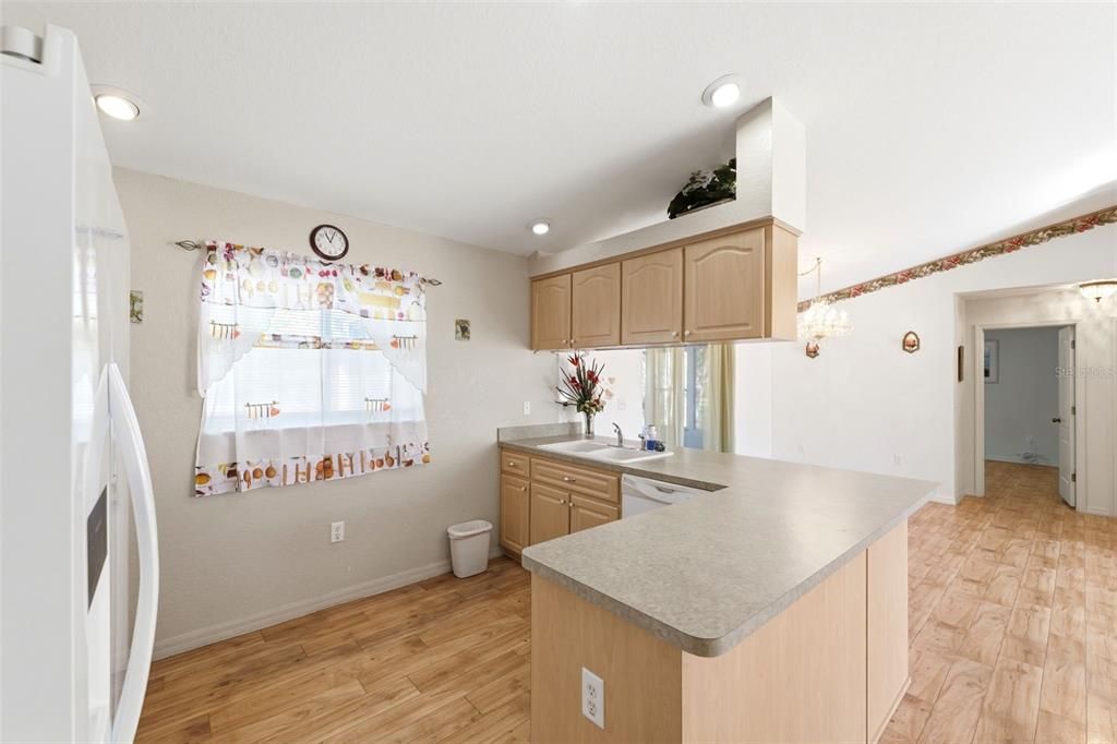 For Sale: $289,900 (3 beds, 2 baths, 1266 Square Feet)
