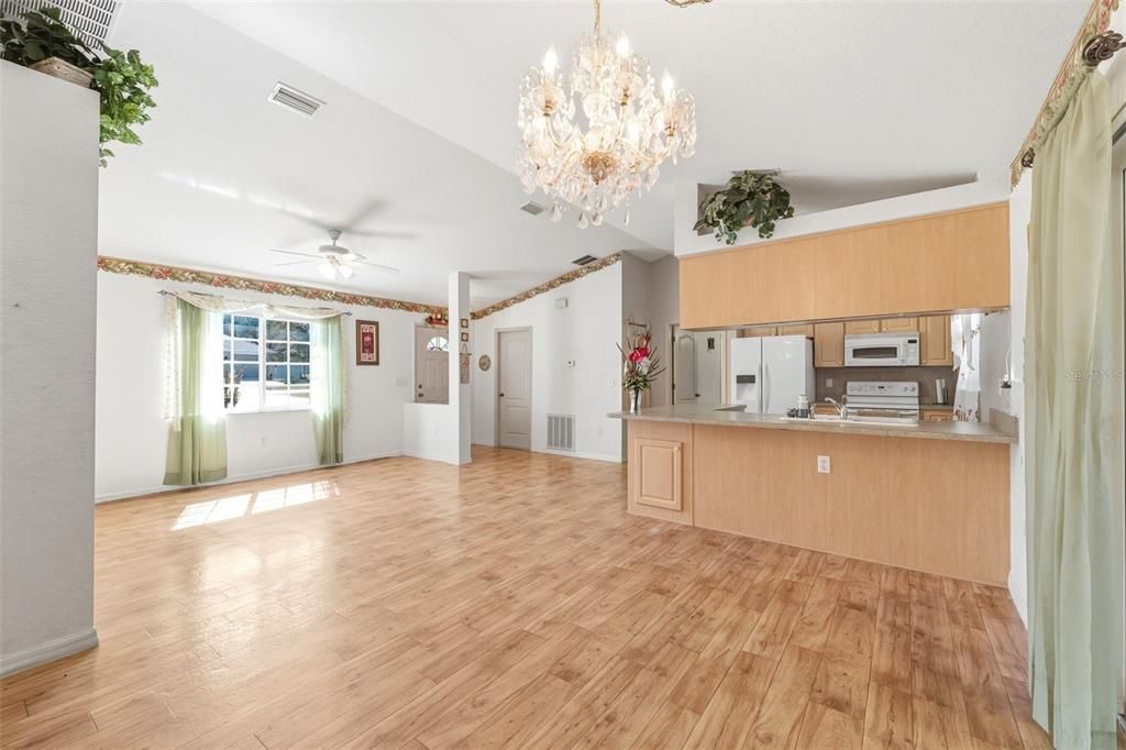 For Sale: $289,900 (3 beds, 2 baths, 1266 Square Feet)