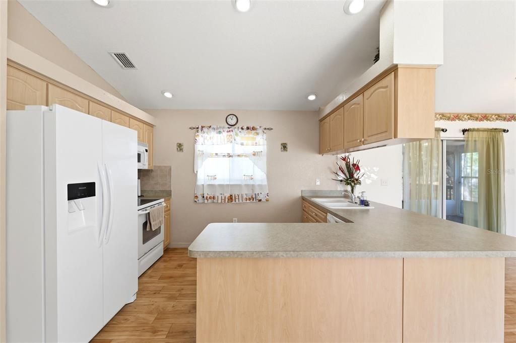 For Sale: $289,900 (3 beds, 2 baths, 1266 Square Feet)
