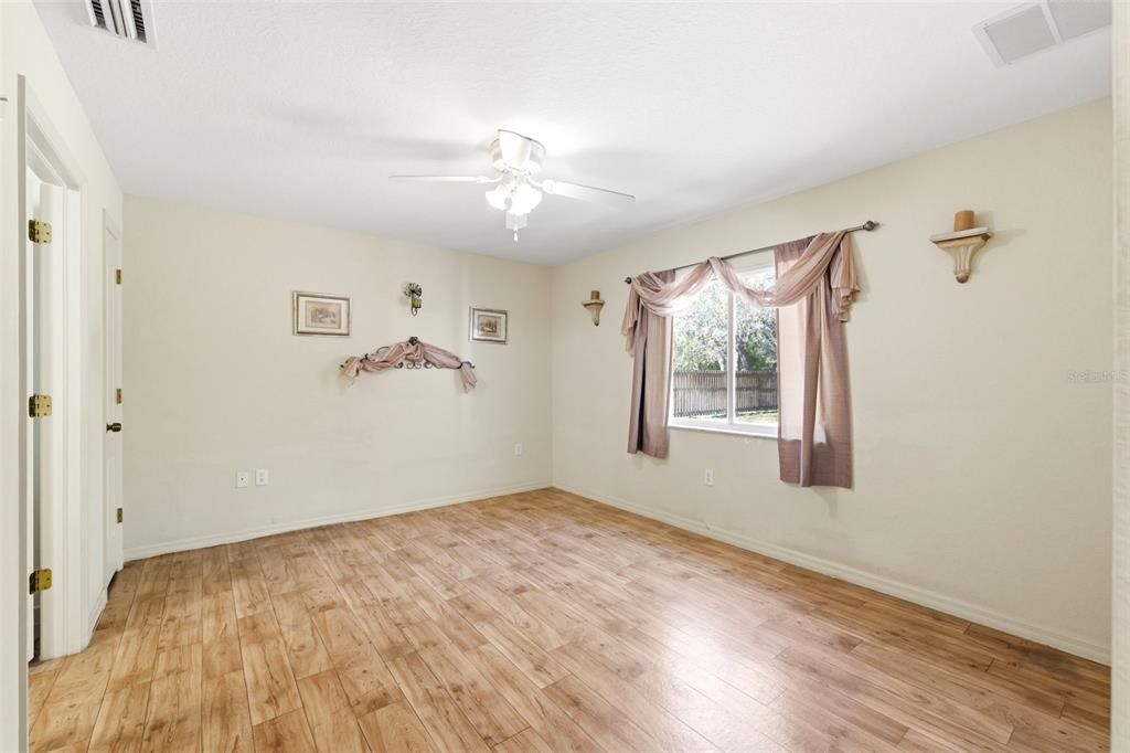 For Sale: $289,900 (3 beds, 2 baths, 1266 Square Feet)