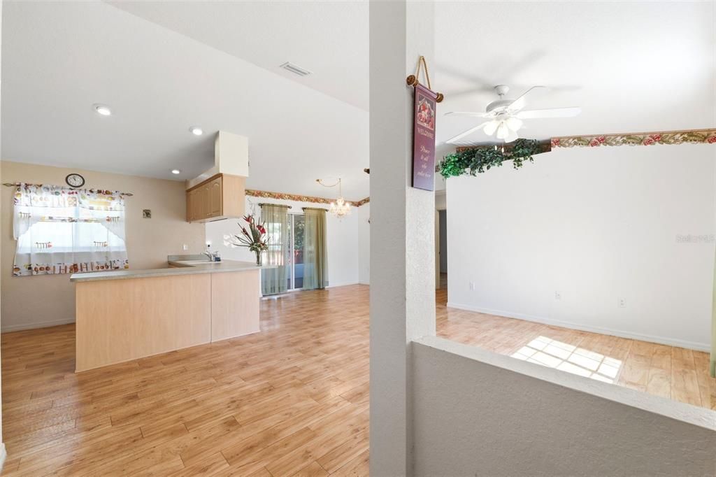 For Sale: $289,900 (3 beds, 2 baths, 1266 Square Feet)