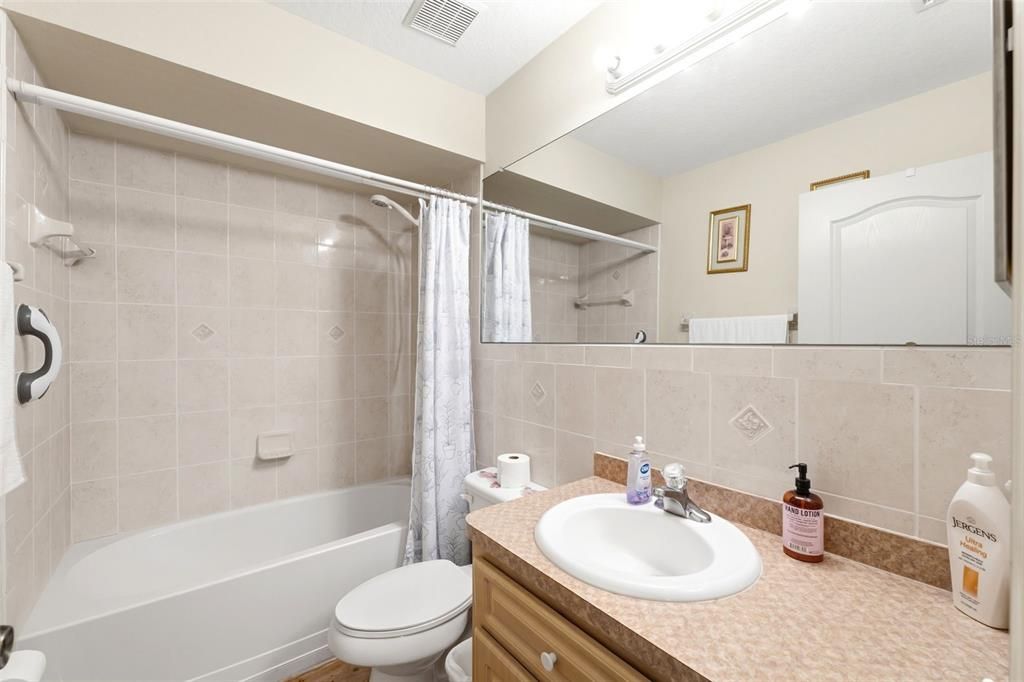 For Sale: $289,900 (3 beds, 2 baths, 1266 Square Feet)