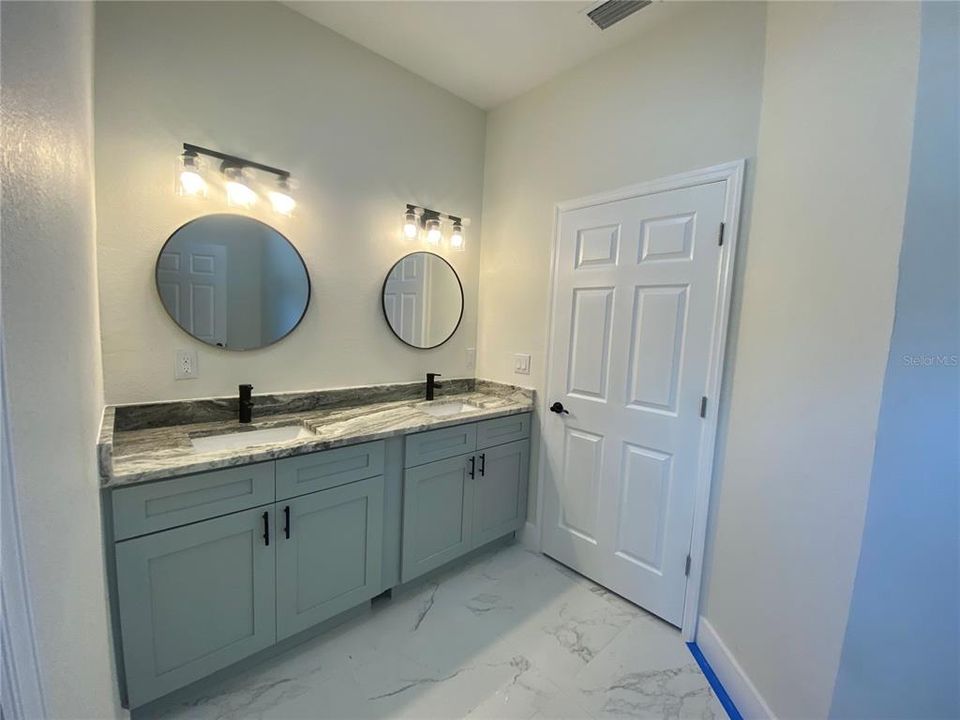 Activo con contrato: $319,000 (3 camas, 2 baños, 1839 Pies cuadrados)