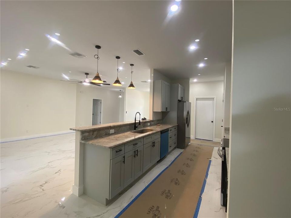 Activo con contrato: $319,000 (3 camas, 2 baños, 1839 Pies cuadrados)