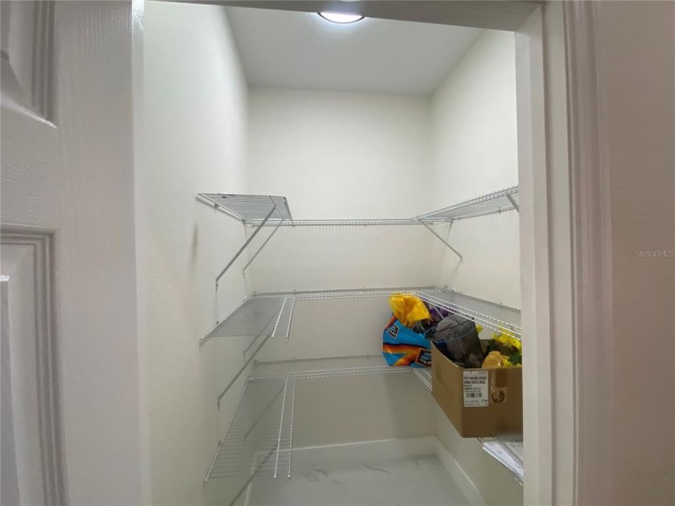 Activo con contrato: $319,000 (3 camas, 2 baños, 1839 Pies cuadrados)