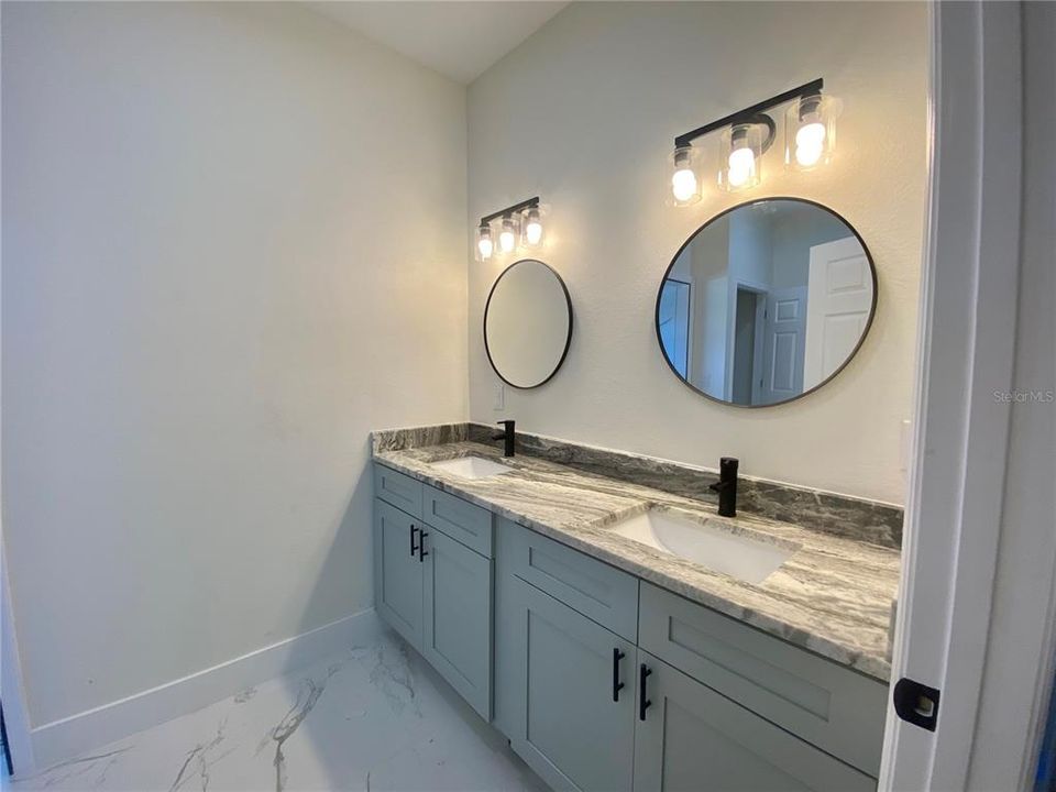 Activo con contrato: $319,000 (3 camas, 2 baños, 1839 Pies cuadrados)