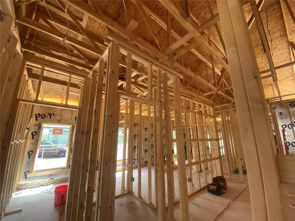 Activo con contrato: $319,000 (3 camas, 2 baños, 1839 Pies cuadrados)