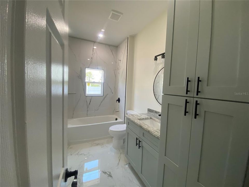 Activo con contrato: $319,000 (3 camas, 2 baños, 1839 Pies cuadrados)