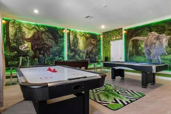 For Sale: $945,000 (8 beds, 5 baths, 4289 Square Feet)
