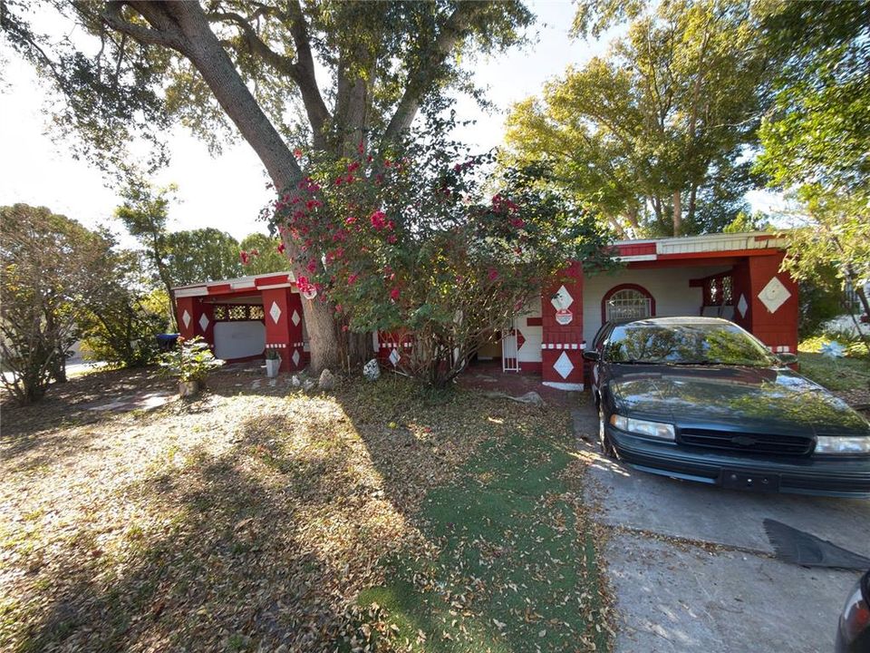 Activo con contrato: $215,000 (3 camas, 2 baños, 1557 Pies cuadrados)