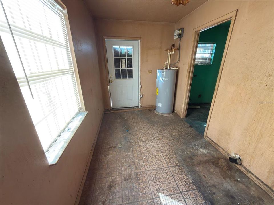Activo con contrato: $215,000 (3 camas, 2 baños, 1557 Pies cuadrados)