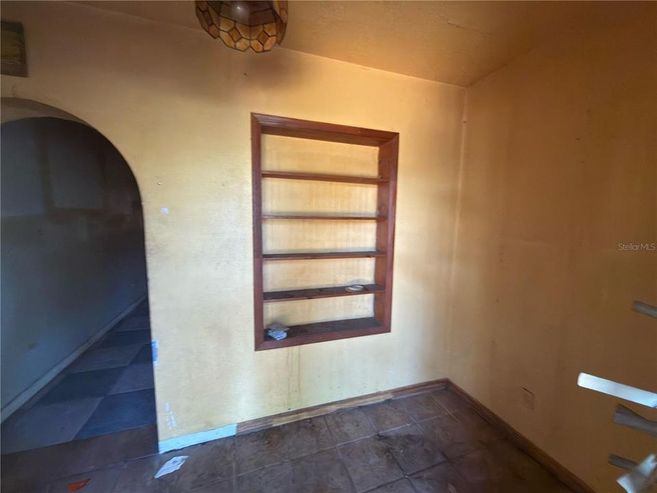 Activo con contrato: $215,000 (3 camas, 2 baños, 1557 Pies cuadrados)