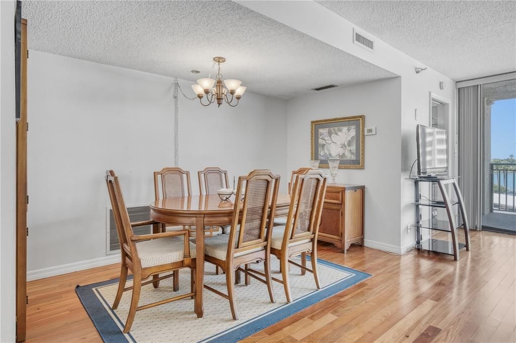 В аренду: $2,830 (2 спален, 2 ванн, 1150 Квадратных фут)