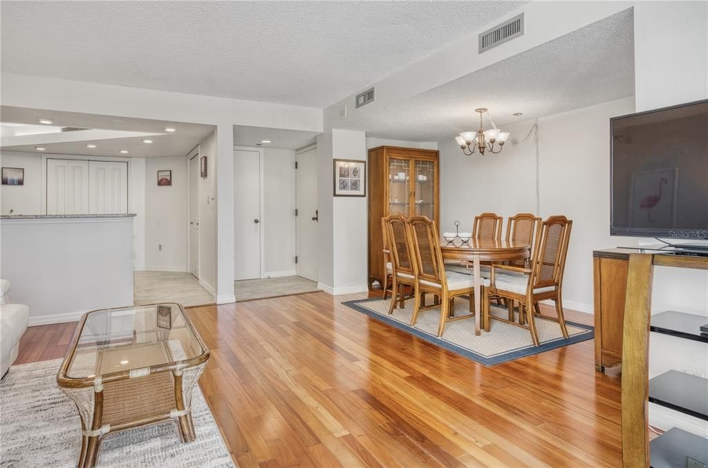 В аренду: $2,830 (2 спален, 2 ванн, 1150 Квадратных фут)