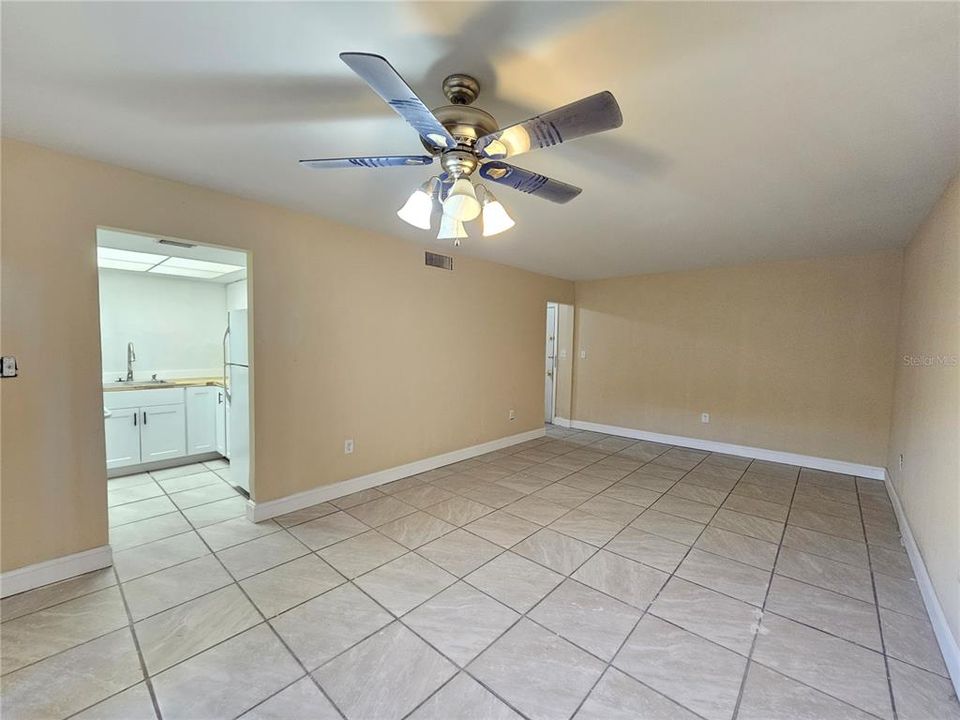 For Rent: $1,250 (1 beds, 1 baths, 950 Square Feet)