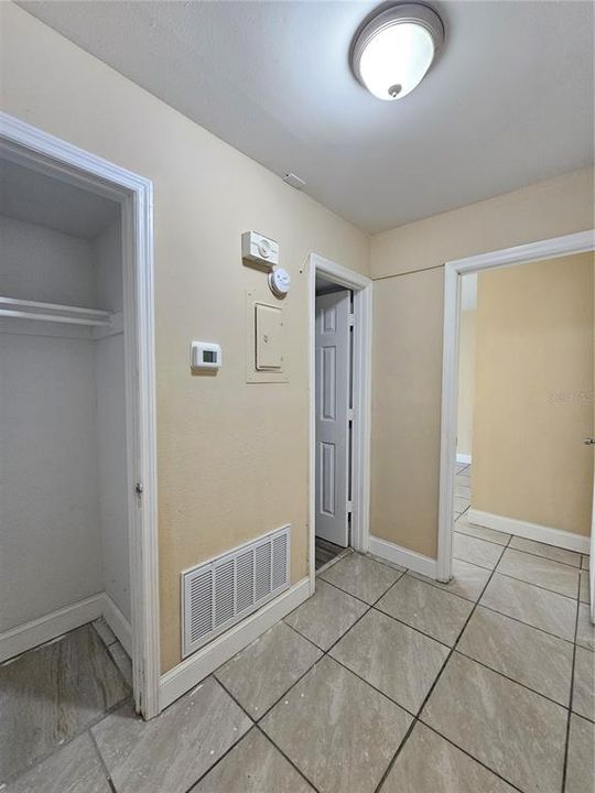For Rent: $1,250 (1 beds, 1 baths, 950 Square Feet)