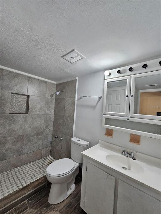 For Rent: $1,250 (1 beds, 1 baths, 950 Square Feet)