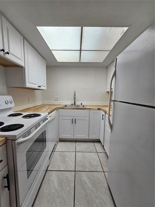 For Rent: $1,250 (1 beds, 1 baths, 950 Square Feet)