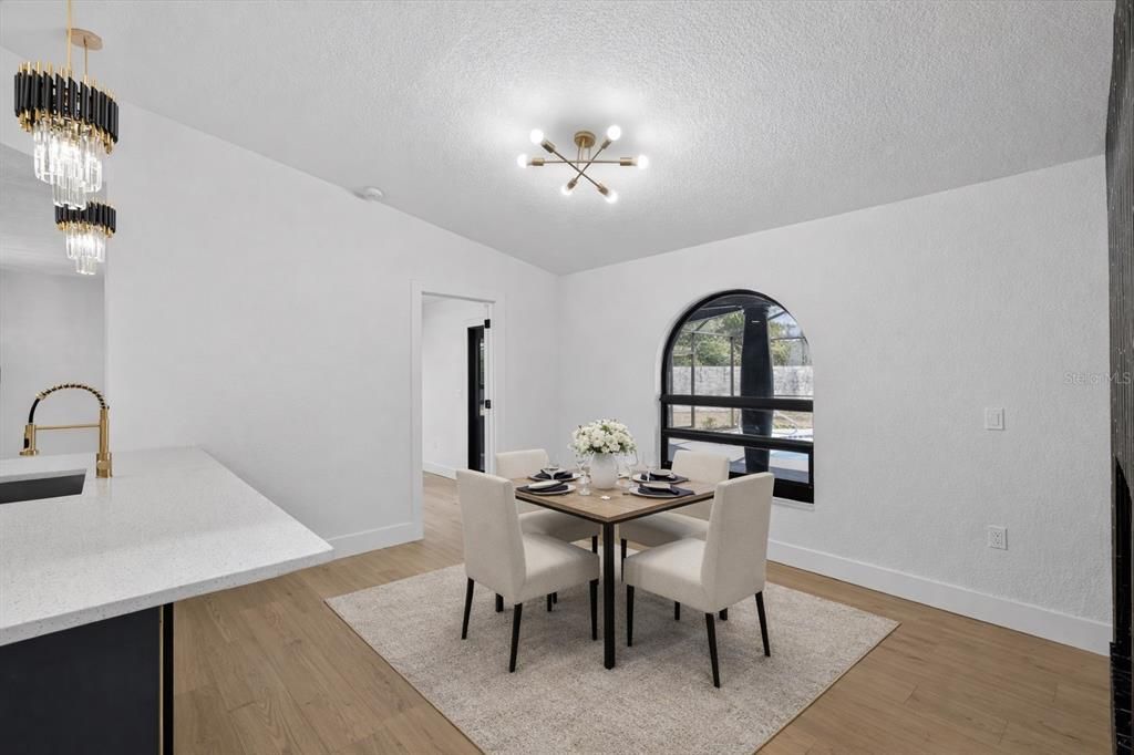 Под контрактом: $440,000 (4 спален, 3 ванн, 2157 Квадратных фут)