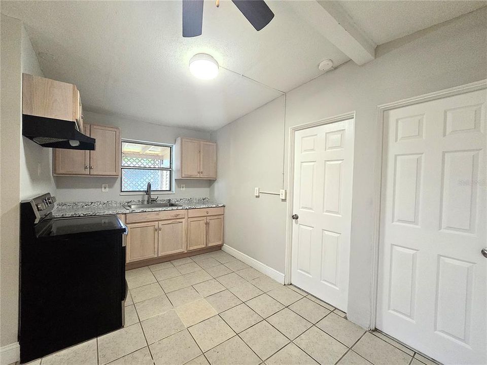 En Renta: $1,495 (4 camas, 1 baños, 900 Pies cuadrados)
