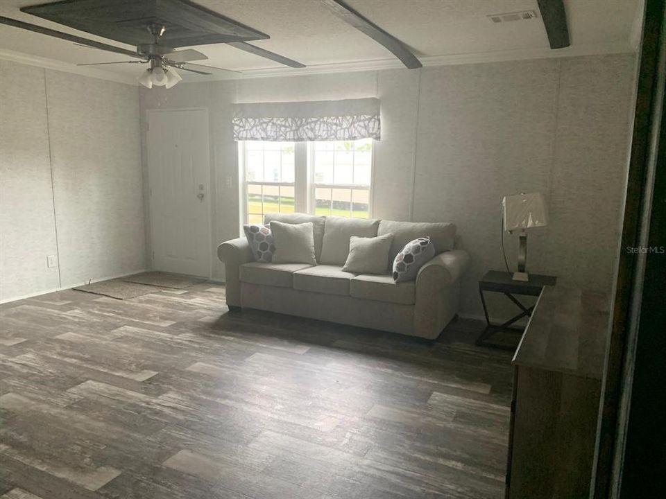 En Venta: $320,000 (5 camas, 3 baños, 1976 Pies cuadrados)