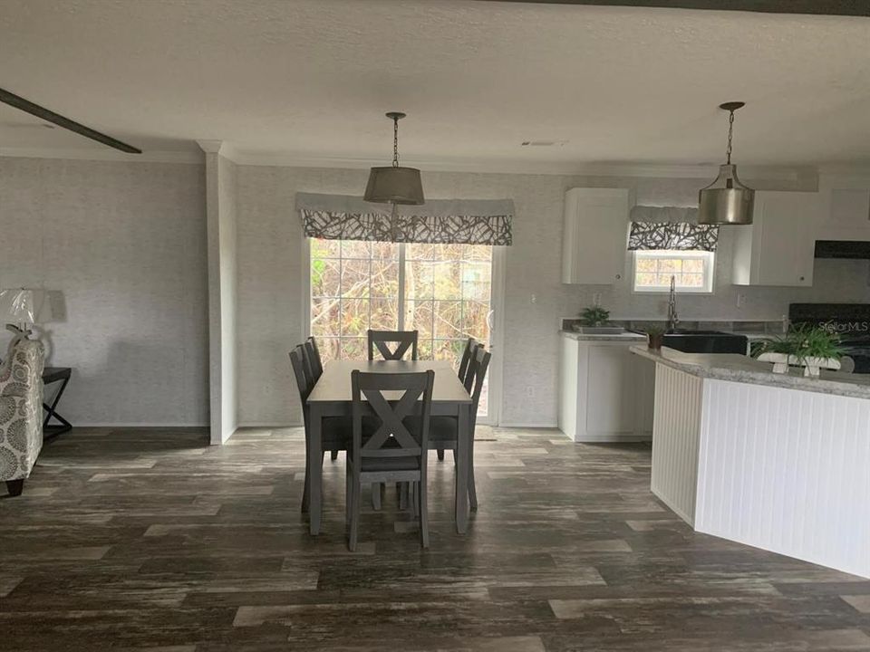 En Venta: $320,000 (5 camas, 3 baños, 1976 Pies cuadrados)
