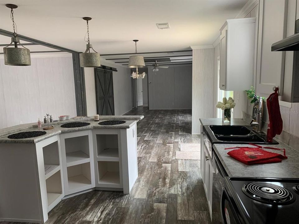 En Venta: $320,000 (5 camas, 3 baños, 1976 Pies cuadrados)