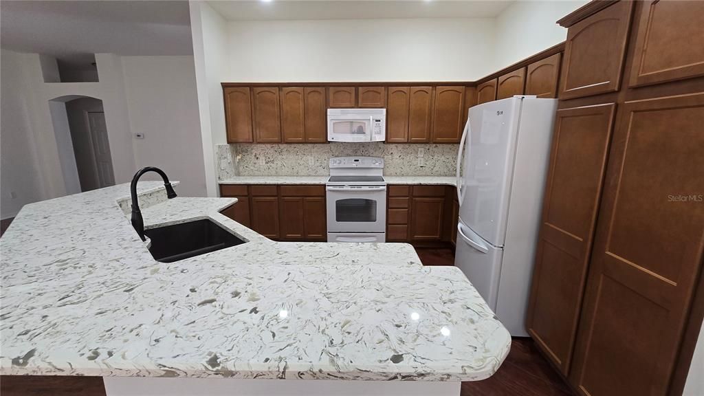 В аренду: $1,995 (3 спален, 2 ванн, 1685 Квадратных фут)