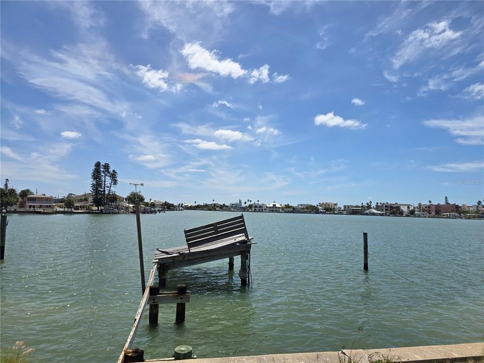 For Sale: $799,000 (2 beds, 2 baths, 1240 Square Feet)