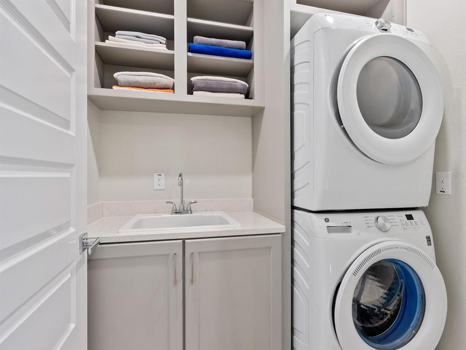 En Renta: $4,900 (3 camas, 3 baños, 2423 Pies cuadrados)