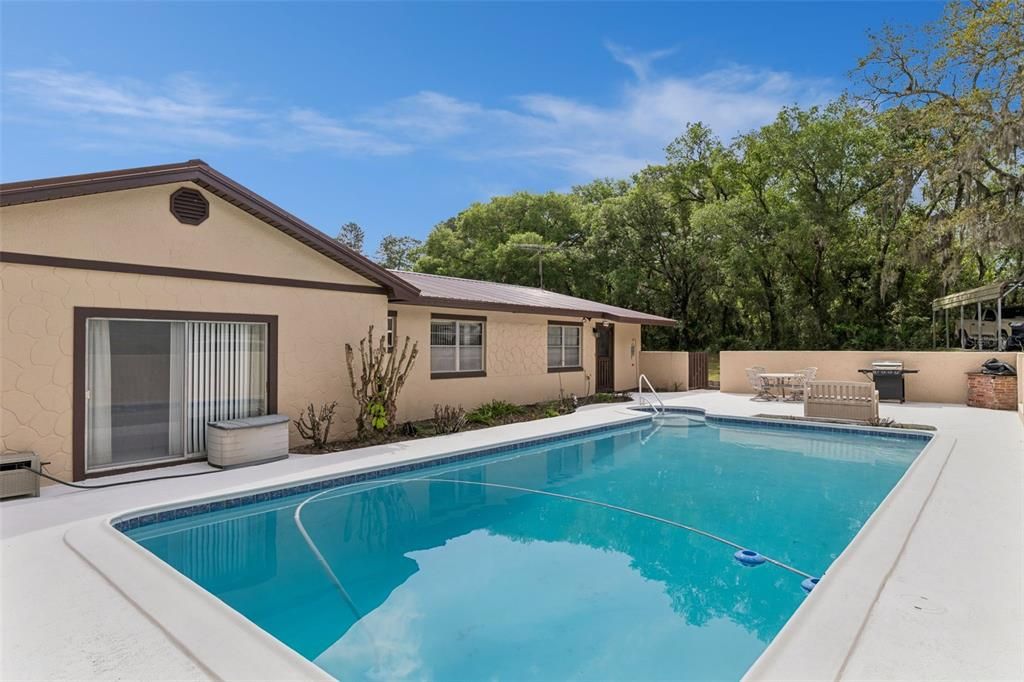 For Sale: $650,000 (4 beds, 2 baths, 1980 Square Feet)