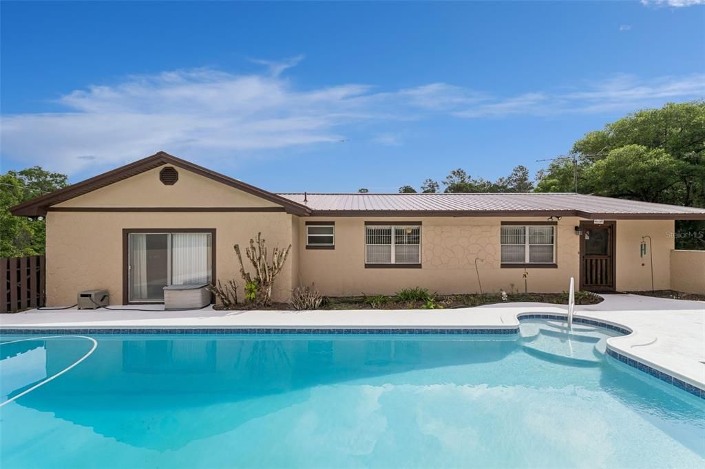 For Sale: $650,000 (4 beds, 2 baths, 1980 Square Feet)