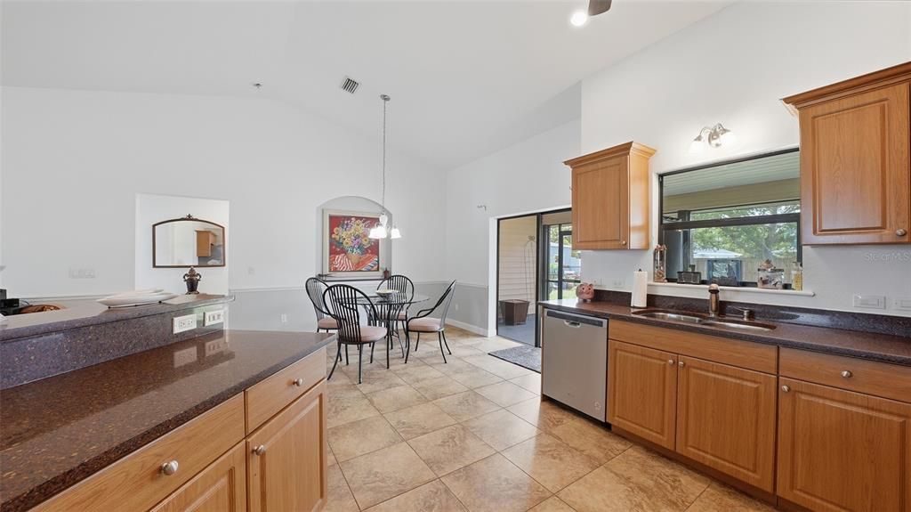 Activo con contrato: $350,000 (3 camas, 2 baños, 1514 Pies cuadrados)