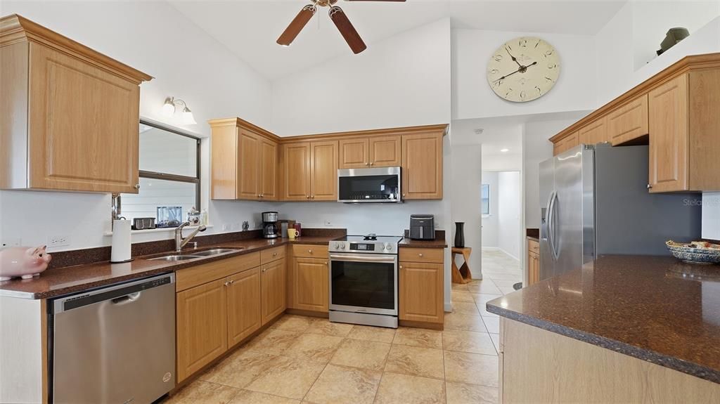Activo con contrato: $350,000 (3 camas, 2 baños, 1514 Pies cuadrados)