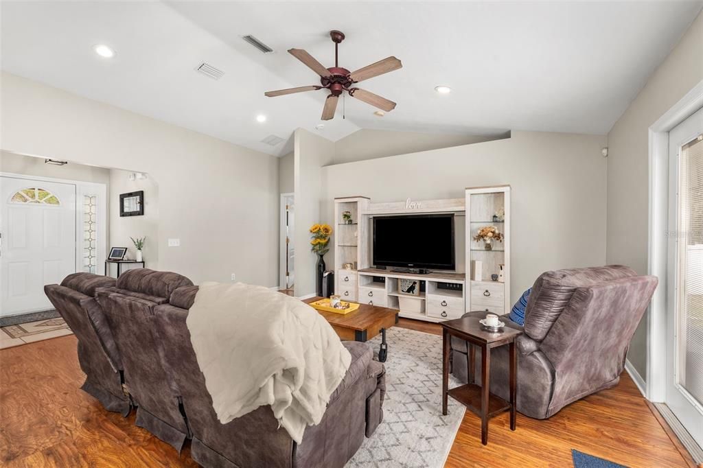 For Sale: $339,000 (3 beds, 2 baths, 1532 Square Feet)