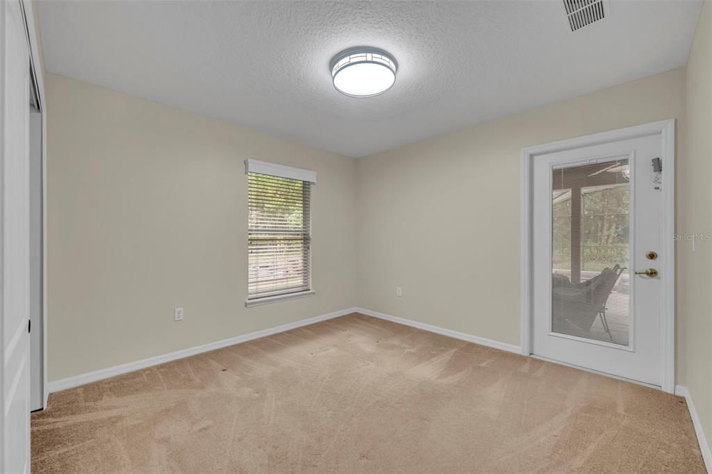 Activo con contrato: $625,000 (3 camas, 2 baños, 2139 Pies cuadrados)
