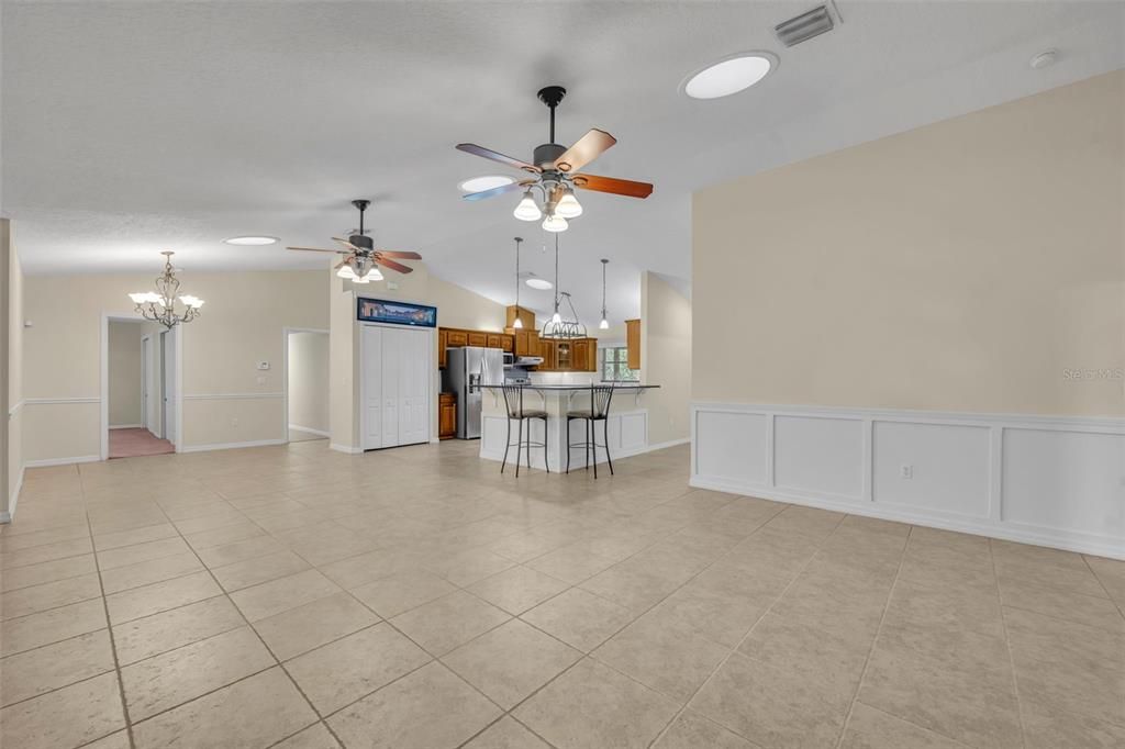 Activo con contrato: $625,000 (3 camas, 2 baños, 2139 Pies cuadrados)