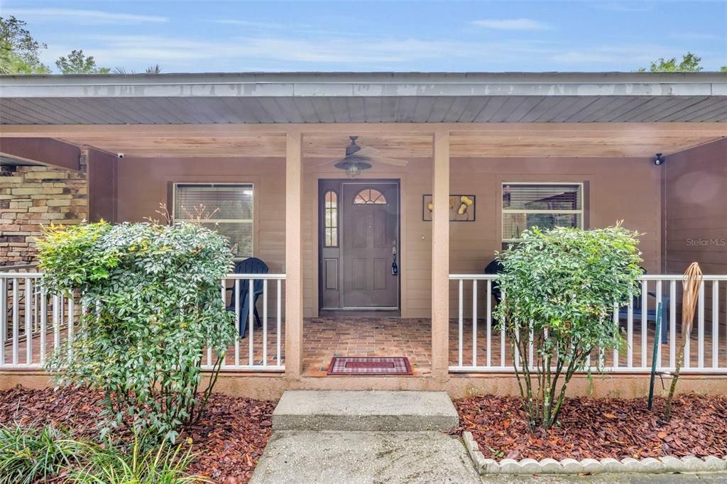 Activo con contrato: $625,000 (3 camas, 2 baños, 2139 Pies cuadrados)